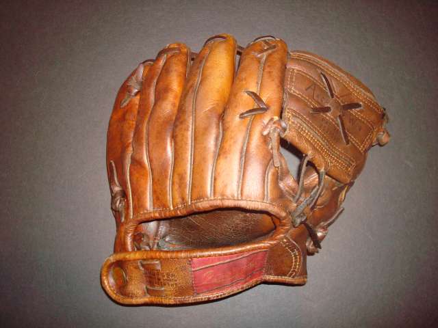 Mickey Mantle Rawlings MMP Back